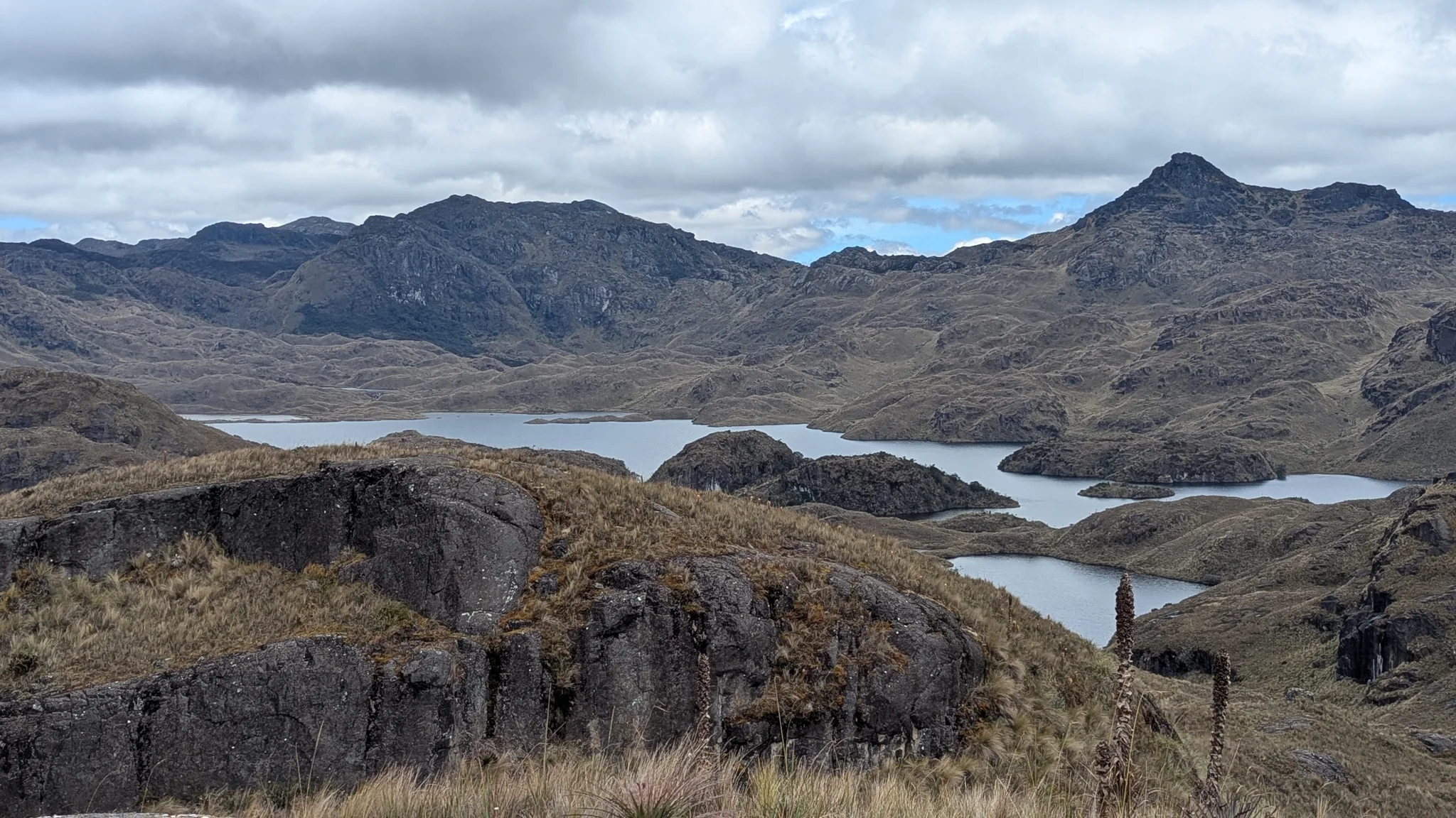 Lakes and peninsulas in the Osohuayco basin.