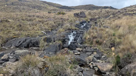 Small cascades among mountain rocks