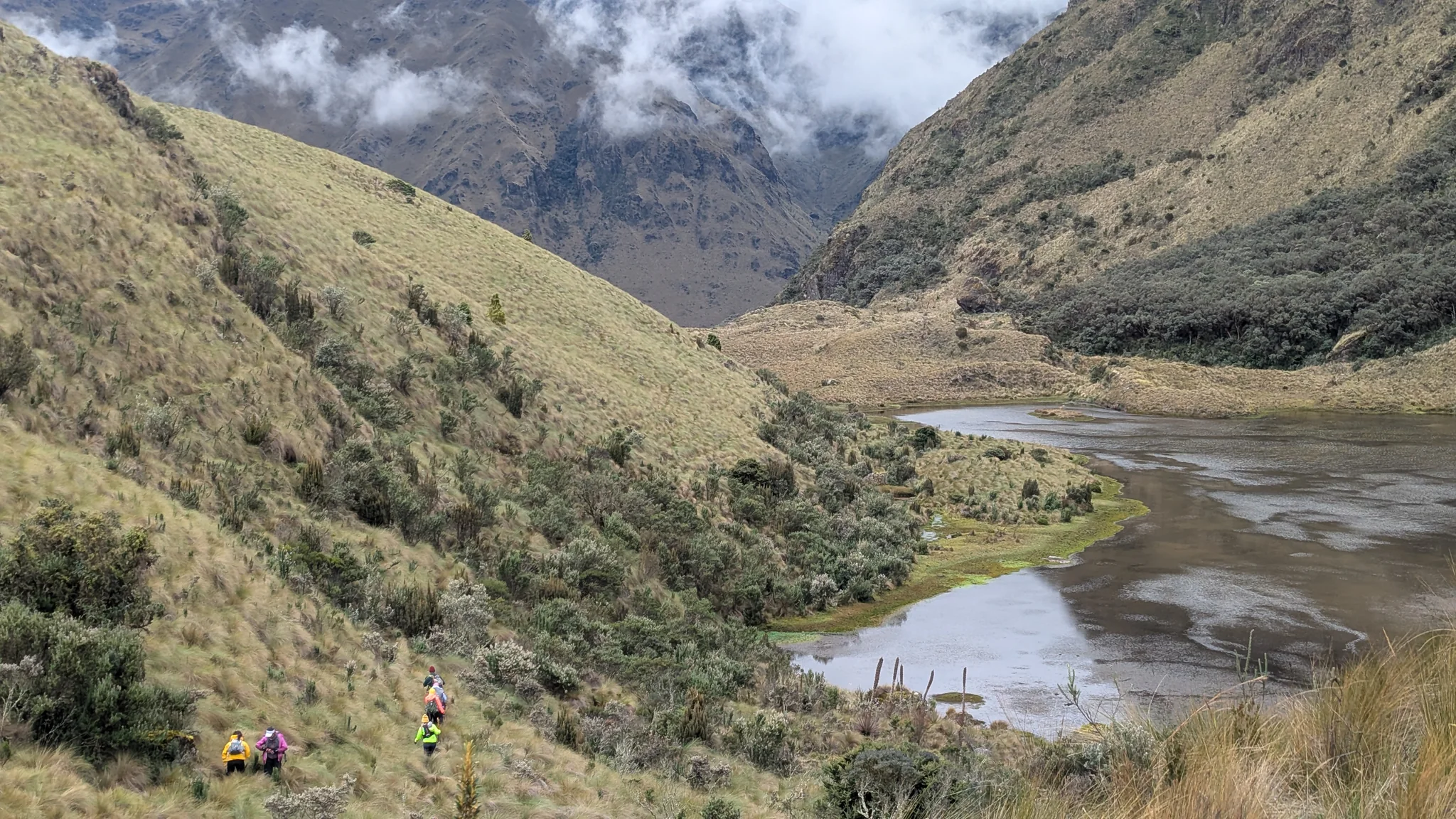 Hikers descending to Laguna Barrancos.