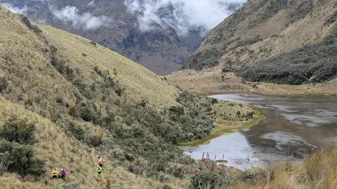 Hikers descending to Laguna Barrancos.