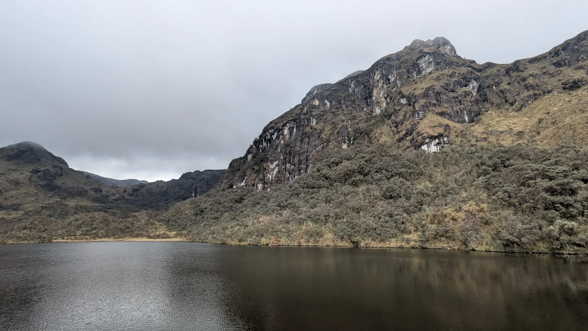 Laguna Espeluznante beneath rocky cliffs.