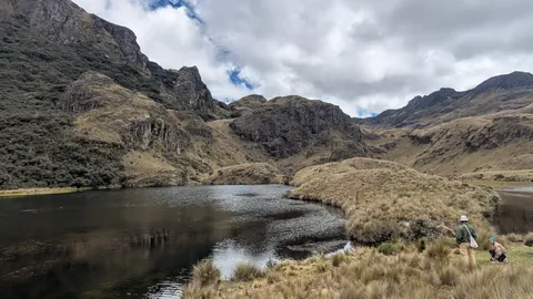 Two hikers beside Lagunas Unidas.