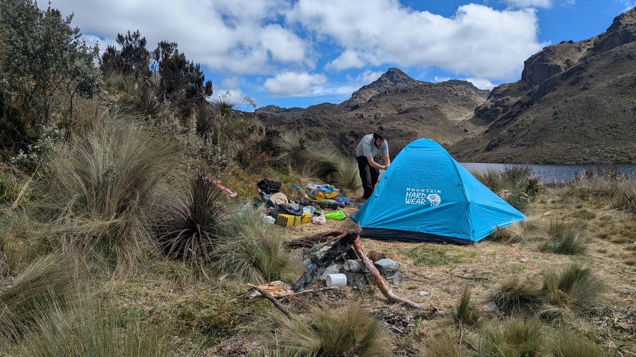 Blue tent beside Osohuayco.